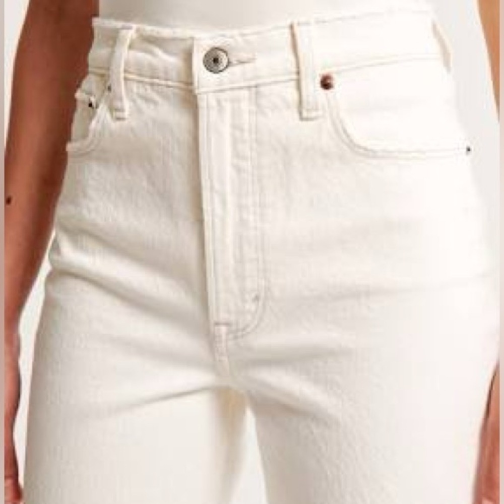 Abercrombie 90s Straight Ultra High Rise White Jeans - Picture 2 of 4